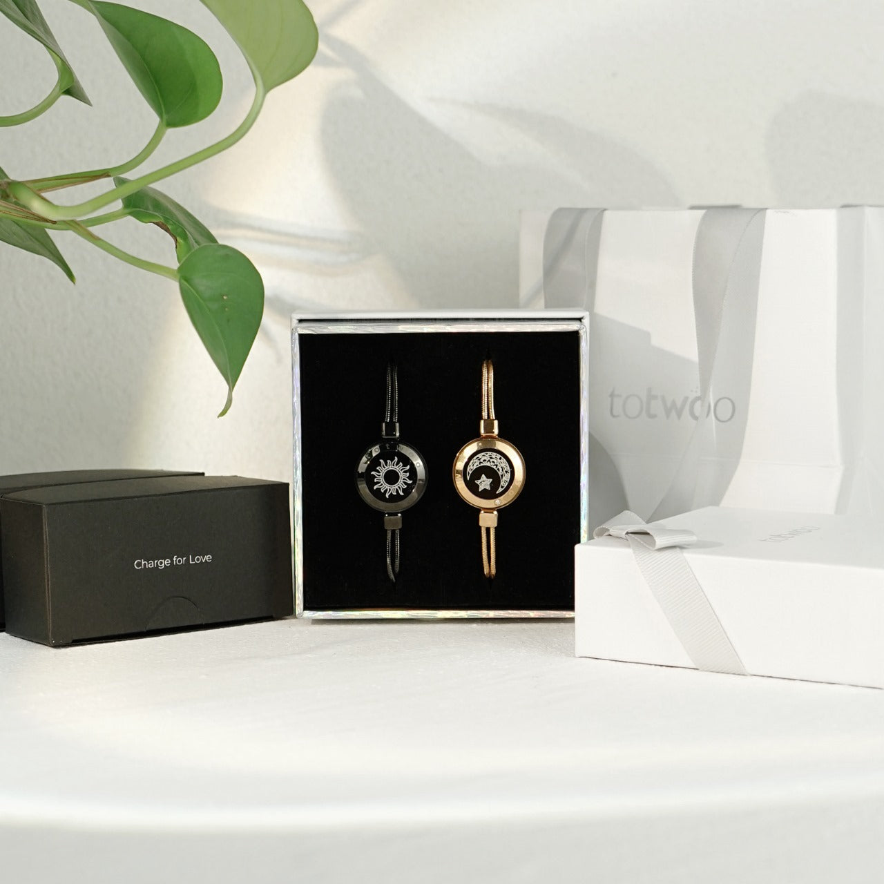 TOTWOO Long Distance Touch Bracelets for Couples, Vibration & Light up for Love Couples Bracelets | Long Distance Relationship Gifts for Girlfriend Bluetooth Pairing Jewelry